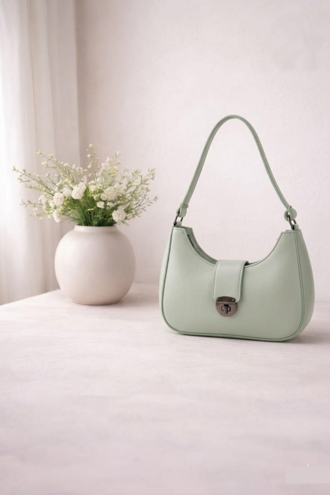 Luna Lock Shoulder Bag – Minimalist Design with Metallic Clasp