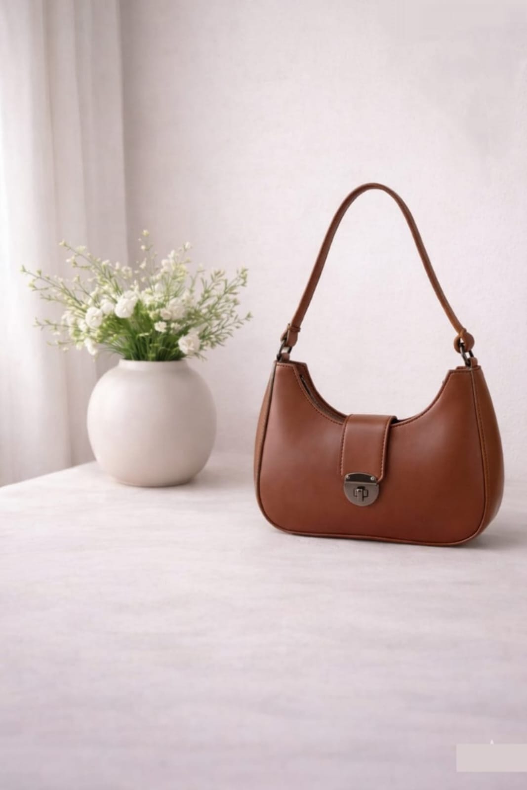 Luna Lock Shoulder Bag – Minimalist Design with Metallic Clasp