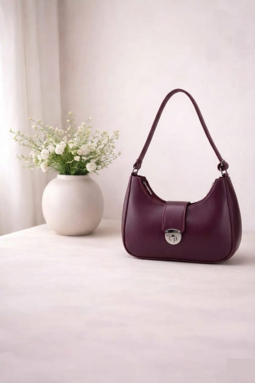 Luna Lock Shoulder Bag – Minimalist Design with Metallic Clasp